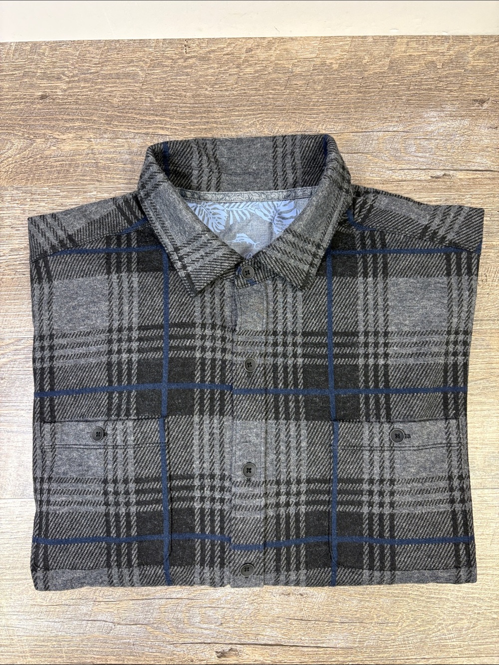 Tommy Bahama Men’s XL Gray Black Blue Plaid Long Sleeve Stretch Shirt